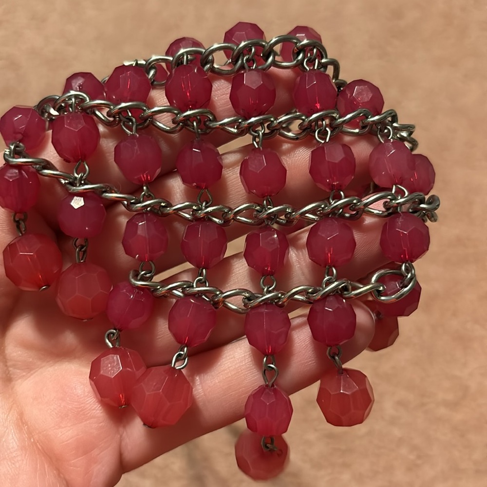 Red statement necklace - Picture 3 of 3